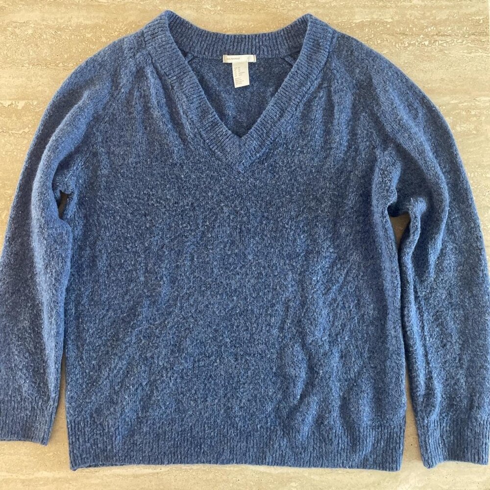 H&M Basic V-Neck Knit Sweater in Blue, size xs. Fits oversized.